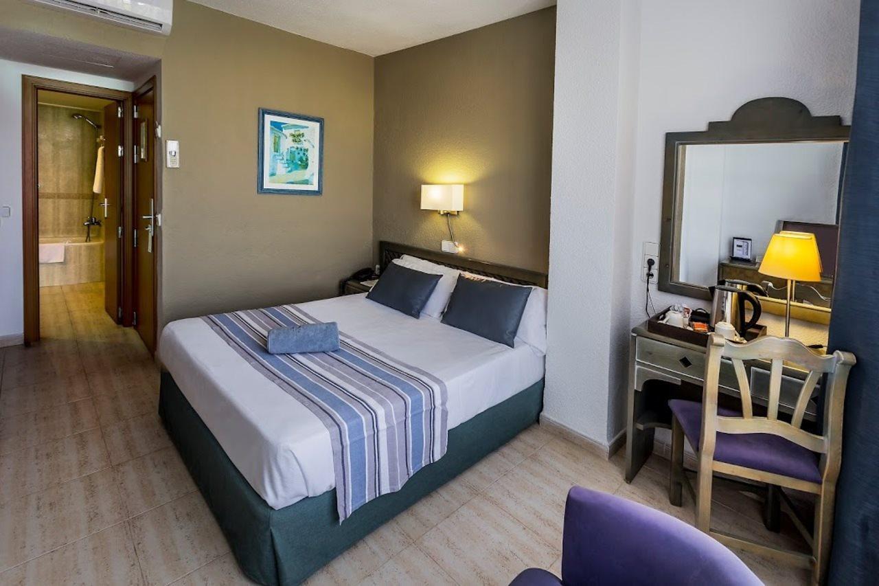 Hotel Catalonia Ses Estaques - Adults Only à Santa Eulària des Riu Extérieur photo
