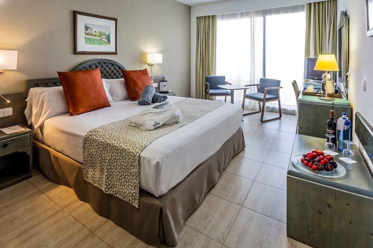 Hotel Catalonia Ses Estaques - Adults Only à Santa Eulària des Riu Extérieur photo