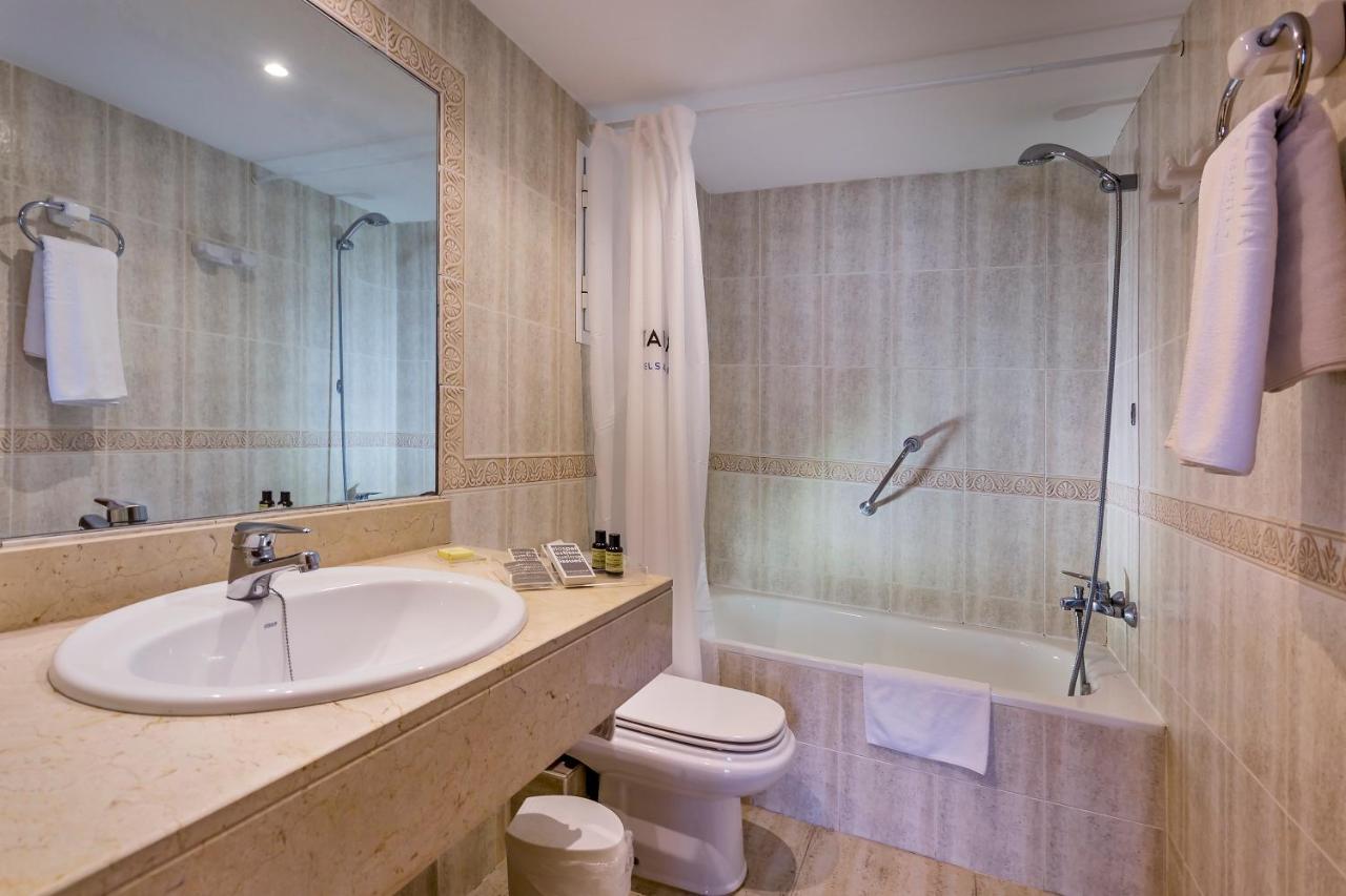 Hotel Catalonia Ses Estaques - Adults Only à Santa Eulària des Riu Extérieur photo