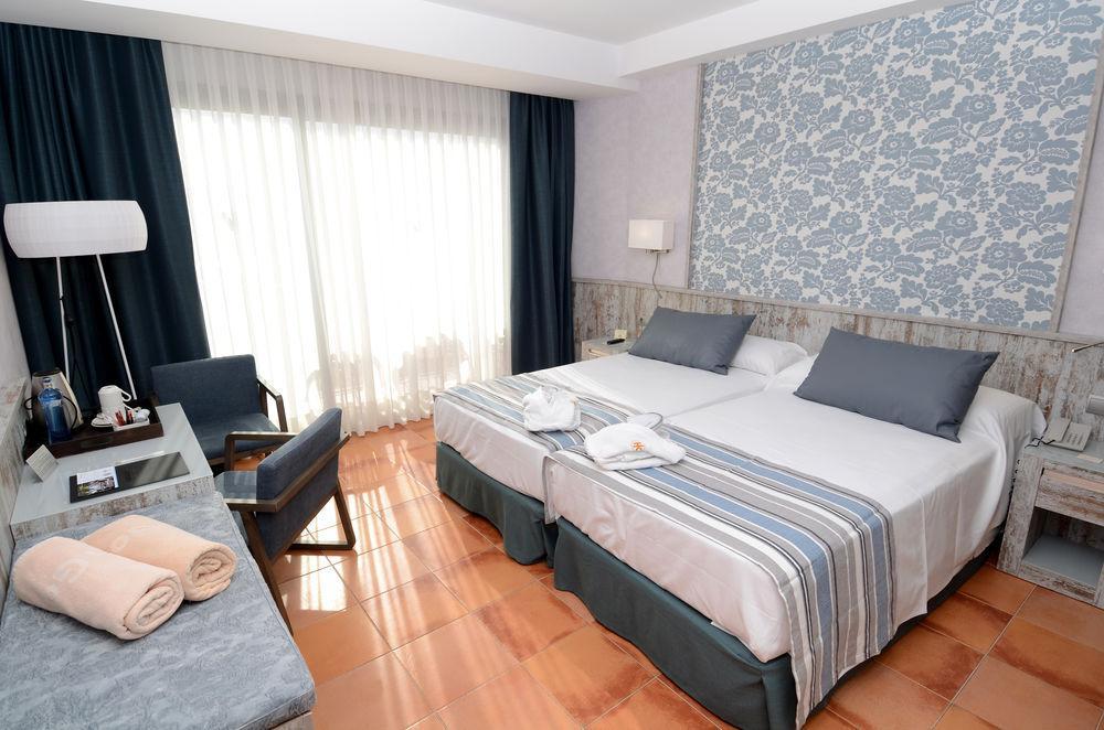Hotel Catalonia Ses Estaques - Adults Only à Santa Eulària des Riu Extérieur photo