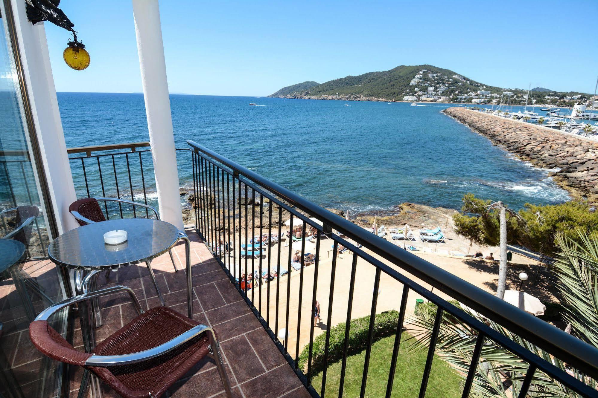 Hotel Catalonia Ses Estaques - Adults Only à Santa Eulària des Riu Extérieur photo